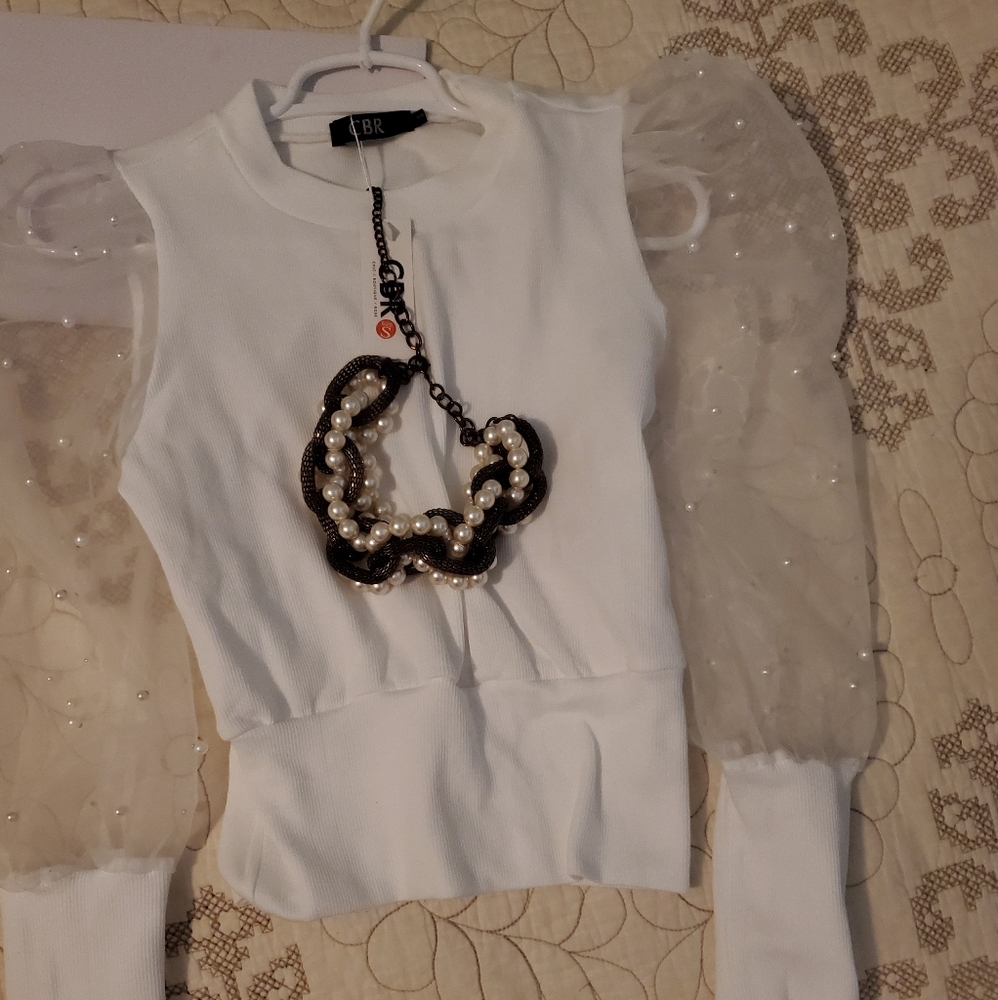 Women blouse and extra collar